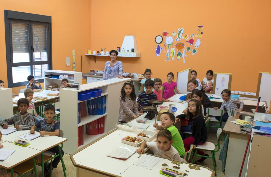 A class from the San Frantzisko public primary school pose for a picture with their teacher, Marisa Solaguren, in the Basque fishing town of Bermeo, northern Spain, September 25, 2015. Nearly three years after Taliban gunmen shot Pakistani schoolgirl Malala Yousafzai, the teenage activist last week urged world leaders gathered in New York to help millions more children go to school. World Teachers' Day falls on 5 October, a Unesco initiative highlighting the work of educators struggling to teach children amid intimidation in Pakistan, conflict in Syria or poverty in Vietnam. Even so, there have been some improvements: the number of children not attending primary school has plummeted to an estimated 57 million worldwide in 2015, the U.N. says, down from 100 million 15 years ago. Reuters photographers have documented learning around the world, from well-resourced schools to pupils crammed into corridors in the Philippines, on boats in Brazil or in crowded classrooms in Burundi. REUTERS/Vincent West ATTENTION EDITORS: SPANISH LAW REQUIRES THAT THE FACES OF MINORS ARE MASKED IN PUBLICATIONS WITHIN SPAIN. PICTURE 22 OF 47 FOR WIDER IMAGE STORY "SCHOOLS AROUND THE WORLD"SEARCH "EDUCATORS SCHOOLS" FOR ALL IMAGES - RTS2DVK