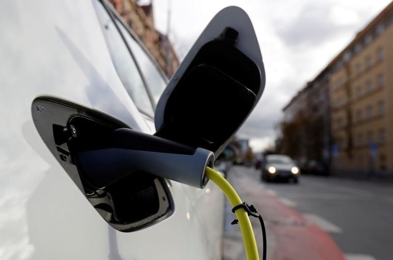 An electric car is charged by a mobile charging station on a street in Prague, Czech Republic, December 4, 2018. Picture taken December 4, 2018. REUTERS/David W Cerny - RC1AB308ACE0