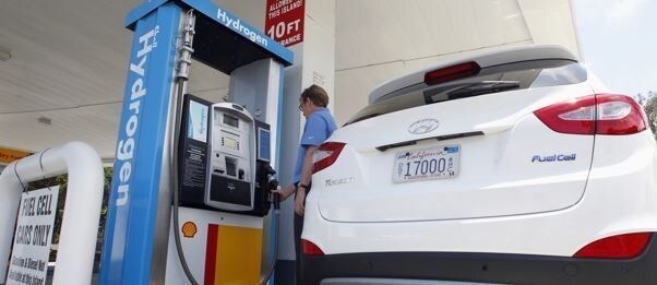 ガソリンスタンドの水素ポンプが、もうすぐ当たり前の光景に？そのためには政策立案者による助けが必要です。