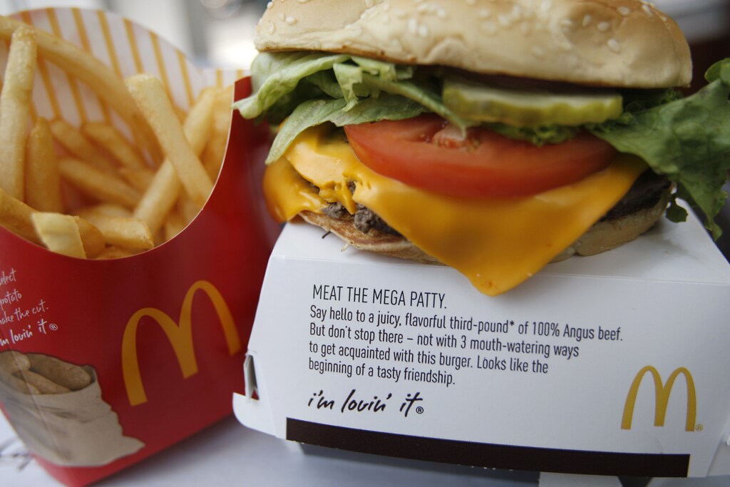 McDonald's product is pictured in a restaurant in Washington, July 23, 2010. McDonald's Corp reported weaker-than expected sales at established restaurants, overshadowing a profit beat for the second quarter, and shares dropped 2 percent. REUTERS/Molly Riley (UNTED STATES - Tags: BUSINESS FOOD) - GM1E67O04TX01