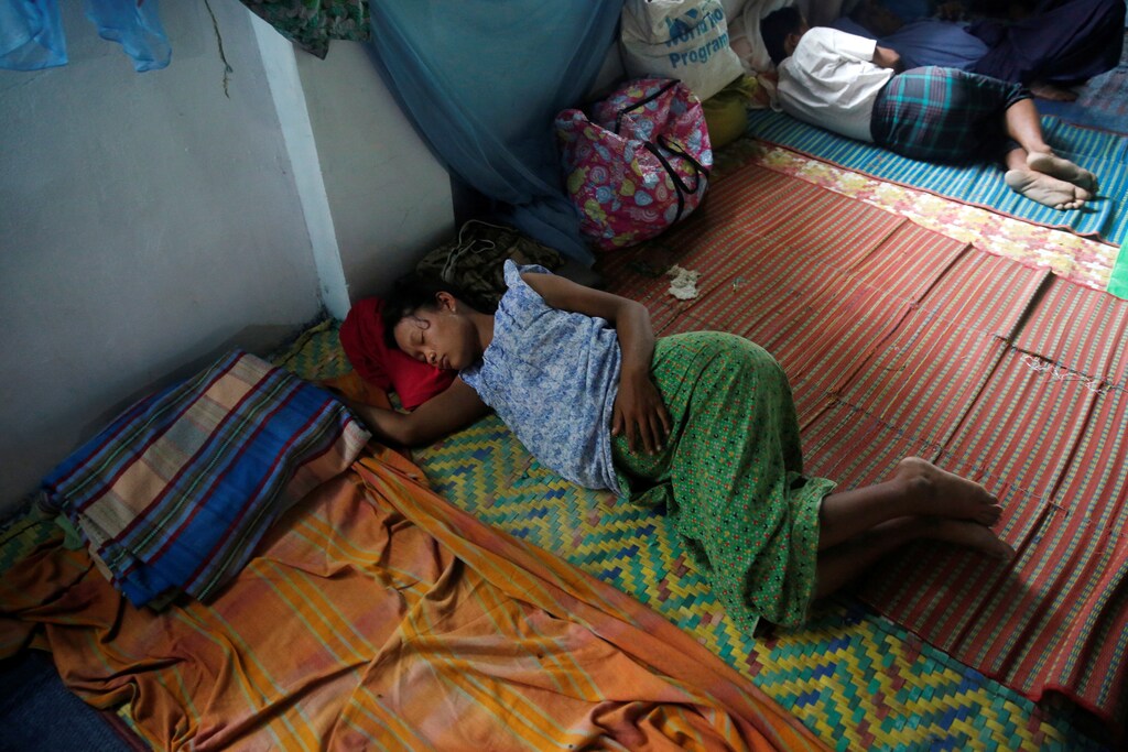 Ethnic Rakhine pregnant woman who fled from violence in her village sleeps at a temporary internally displaced persons (IDP) camp in Sittwe, Myanmar September 1, 2017. RETUERS/Soe Zeya Tun - RC17405BA800