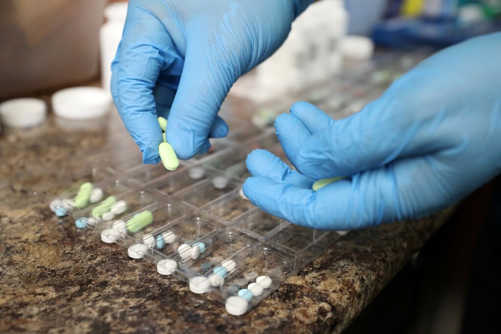 A pharmacist counts prescription drugs at the at the CentreTown Pharmacy in Ottawa, Ontario, Canada, June 12, 2019. REUTERS/Chris Wattie - RC1A20EA38C0