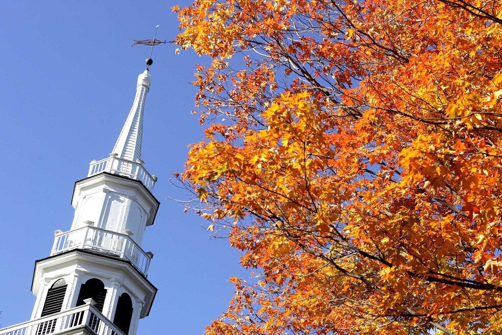 The steeple of The First Congregational Church is juxtaposed with fall colors in Sharon, Connecticut October 13, 2004. REUTERS/Jessica Rinaldi. NO RIGHTS CLEARANCES OR PERMISSIONS ARE REQUIRED FOR THIS IMAGE. JR - RP5DRICUCZAA