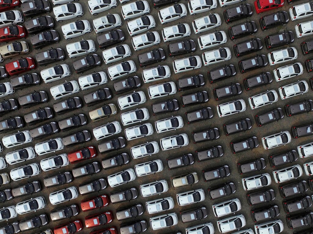 Electric cars are seen at a parking lot of an automobile factory in Xingtai, Hebei province, China April 26, 2016. REUTERS/Stringer/File Photo REUTERS ATTENTION EDITORS - THIS IMAGE WAS PROVIDED BY A THIRD PARTY. EDITORIAL USE ONLY. CHINA OUT. NO COMMERCIAL OR EDITORIAL SALES IN CHINA. - S1BETHIEAZAA
