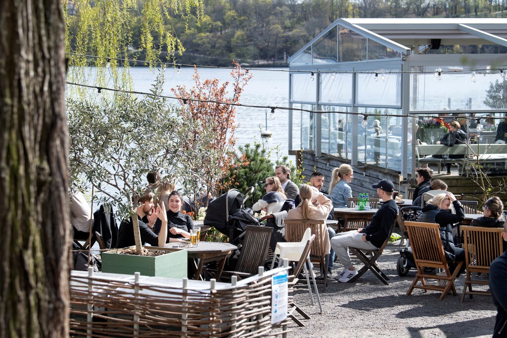 People enjoy the spring weather at an outdoor restaurant amid the outbreak of the coronavirus disease (COVID-19), in Stockholm, Sweden April 26, 2020. Jessica Gow/TT News Agency/via REUTERS ATTENTION EDITORS - THIS IMAGE WAS PROVIDED BY A THIRD PARTY. SWEDEN OUT. NO COMMERCIAL OR EDITORIAL SALES IN SWEDEN. - RC2FCG9W6HZ6