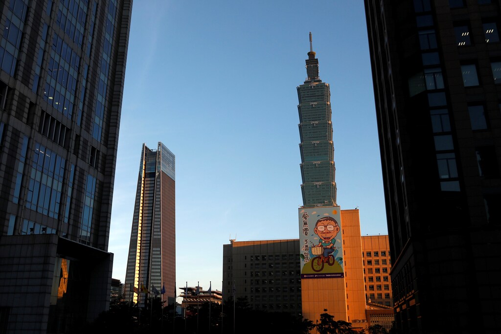 Nan Shan Plaza and Taiwan's landmark building Taipei 101 are seen during sunset in Taipei, Taiwan July 27, 2017. REUTERS/Tyrone Siu - RTX3D50Q