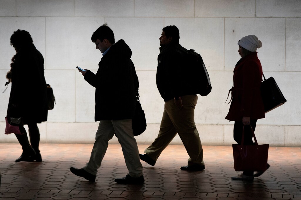 Commuters walk from the Federal Triangle Metro station after the U.S. government reopened with about 800,000 federal workers returning after a 35-day shutdown in Washington, U.S., January 28, 2019. REUTERS/Joshua Roberts - RC1B387042D0