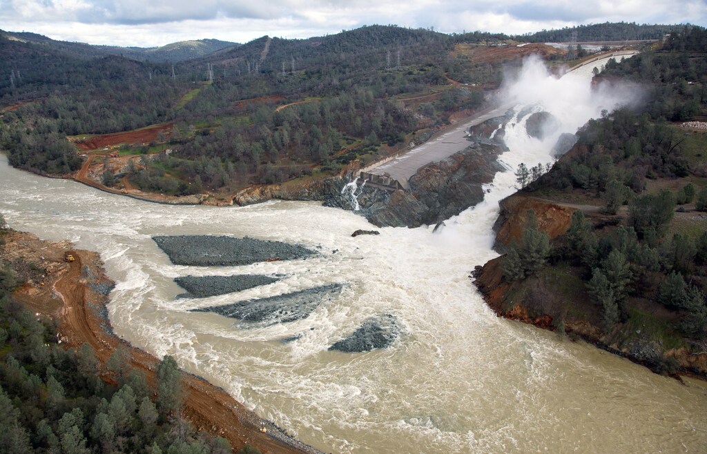 An aerial view of the damaged Oroville Dam spillway is shown as the California Department of Water Resources gradually reduced the outflow from the spillway from 50,000 cubic feet per second (cfs) to zero in Oroville, California, U.S. in this February 27, 2017 handout photo. The reduction allows work to begin to remove debris at the spillways base and reduce water surface elevation in the diversion pool. Photo taken February 27, 2017.Dale Kolke / California Department of Water Resources/Handout via REUTERS ATTENTION EDITORS - THIS IMAGE WAS PROVIDED BY A THIRD PARTY. EDITORIAL USE ONLY - RTS10V28