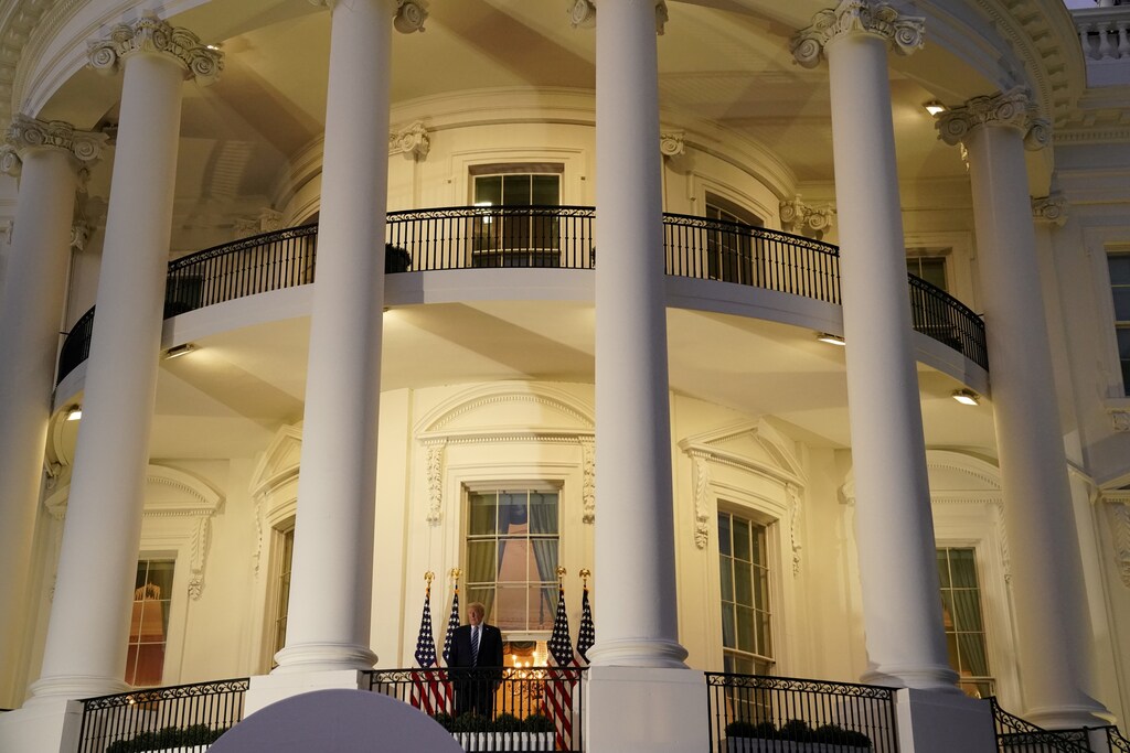 U.S. President Donald Trump poses atop the Truman Balcony of the White House after taking off his mask as he returns to the White House after being hospitalized at Walter Reed Medical Center for coronavirus disease (COVID-19), in Washington, U.S. October 5, 2020. REUTERS/Erin Scott TPX IMAGES OF THE DAY - RC2NCJ9NOCFV