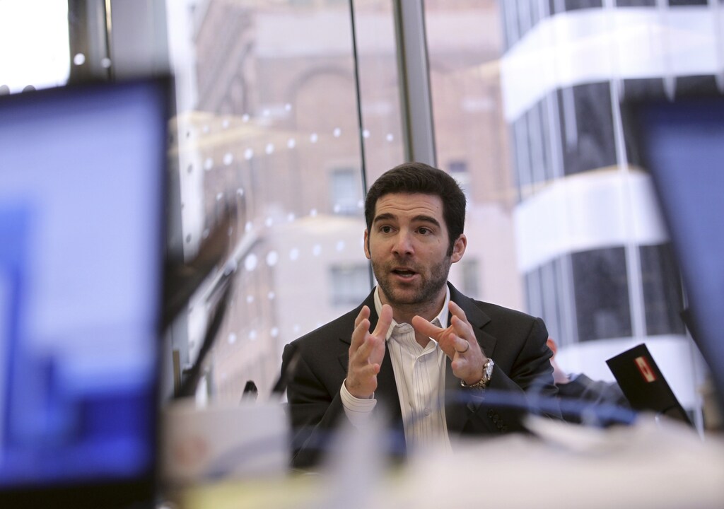 Linkedin CEO Jeff Weiner speaks during the Reuters Technology Summit in San Francisco, California May 17, 2010. REUTERS/Robert Galbraith (UNITED STATES - Tags: BUSINESS SCI TECH) - RTR2E0G8