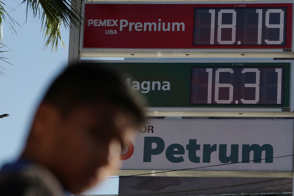 The new prices of gasoline are displayed at Pemex gas station after the Mexican government's announcement that the price of gasoline will rise in 2017 in Monterrey, Mexico January 1, 2017. REUTERS/Daniel Becerril - RTX2X6KJ