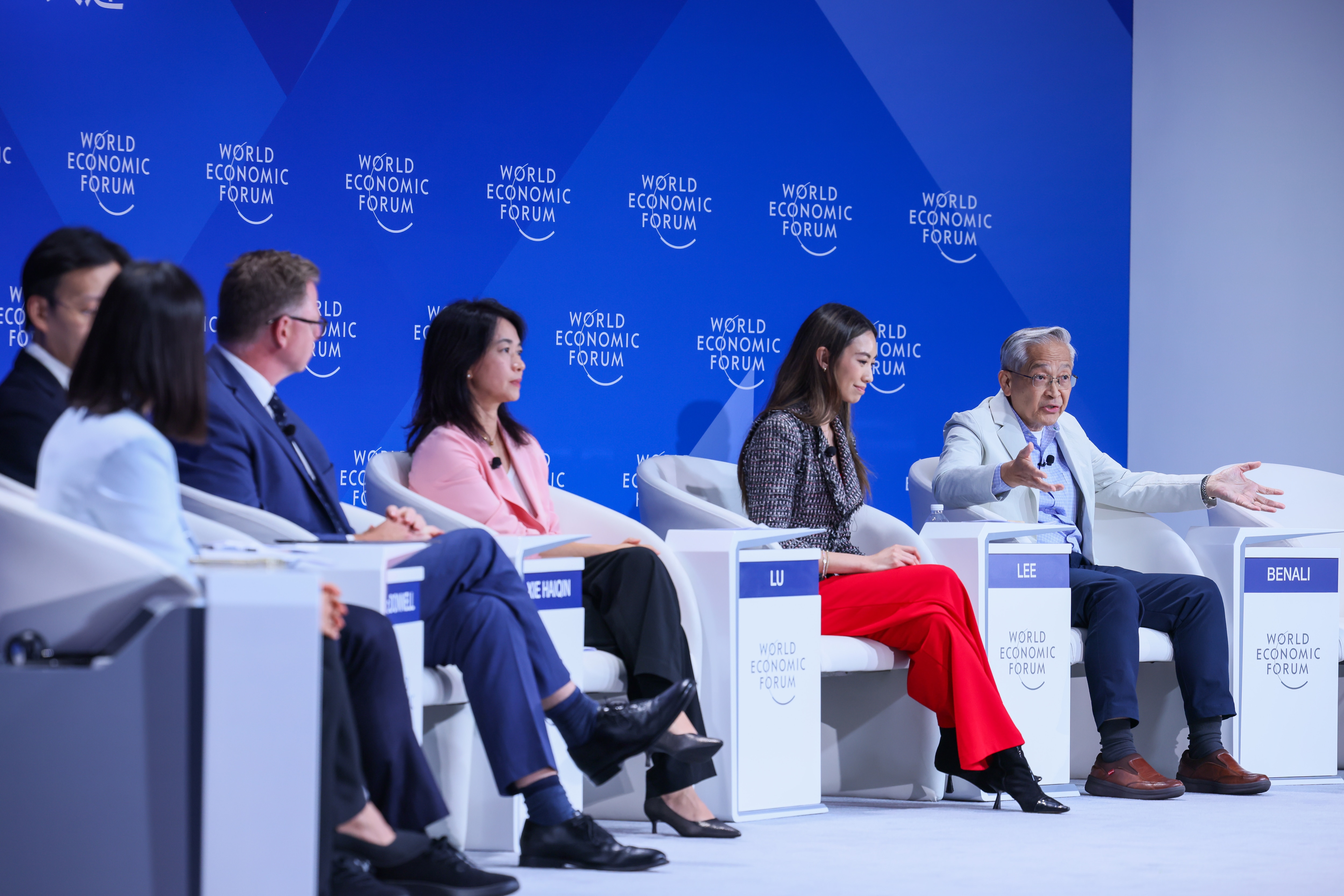 Factories that Learn session with Annie Lu, Co-Founder and Chief Executive Officer, Laminar, USA; Jay Lee, Clark Distinguished Professor; Director, Industrial Artificial Intelligence Center, University of Maryland, USA; Leila Benali, Minister of Energy Transition and Sustainable Development of the Kingdom of Morocco; Low Minmin, China Correspondent, Bloomberg News, Hong Kong SAR, China; Padraig McDonnell, President and Chief Executive Officer, Agilent, USA; Xie Haiqin, Vice-President, Haier COSMOPlat, People's Republic of China; Zongchang Liu, Chief Digital Officer, Foxconn Industrial Internet, People's Republic of China during the Annual Meeting of the New Champions in Dalian, People's Republic of China, on 23/6/2026 from 17:30 to 18:30 in the Dalian International Conference Center - Studio (Zone C), Stakeholder Dialogue. (advanced factories). ©2026 World Economic Forum