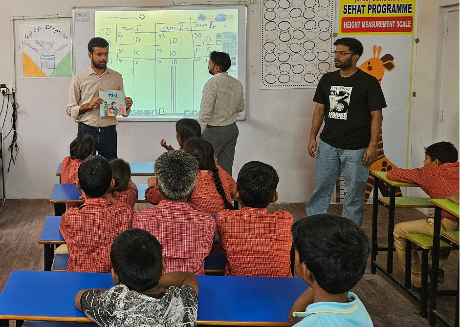 Students of G.S.S.S. Islampur, Gurugram, engaging with volunteers of the Global Shapers Gurugram Hub