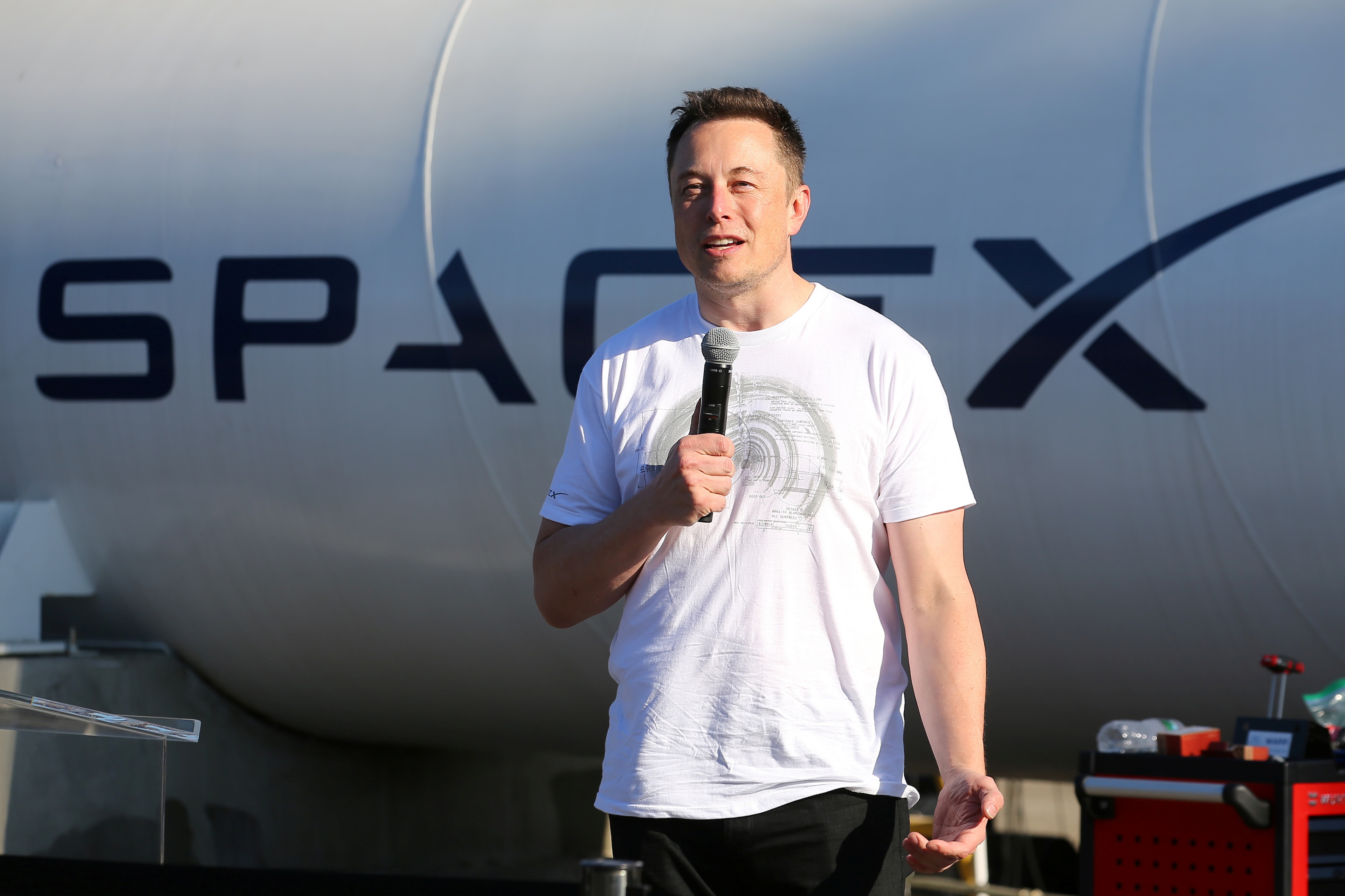 Elon Musk's SpaceX wants to fire passengers using ballistic missiles.        