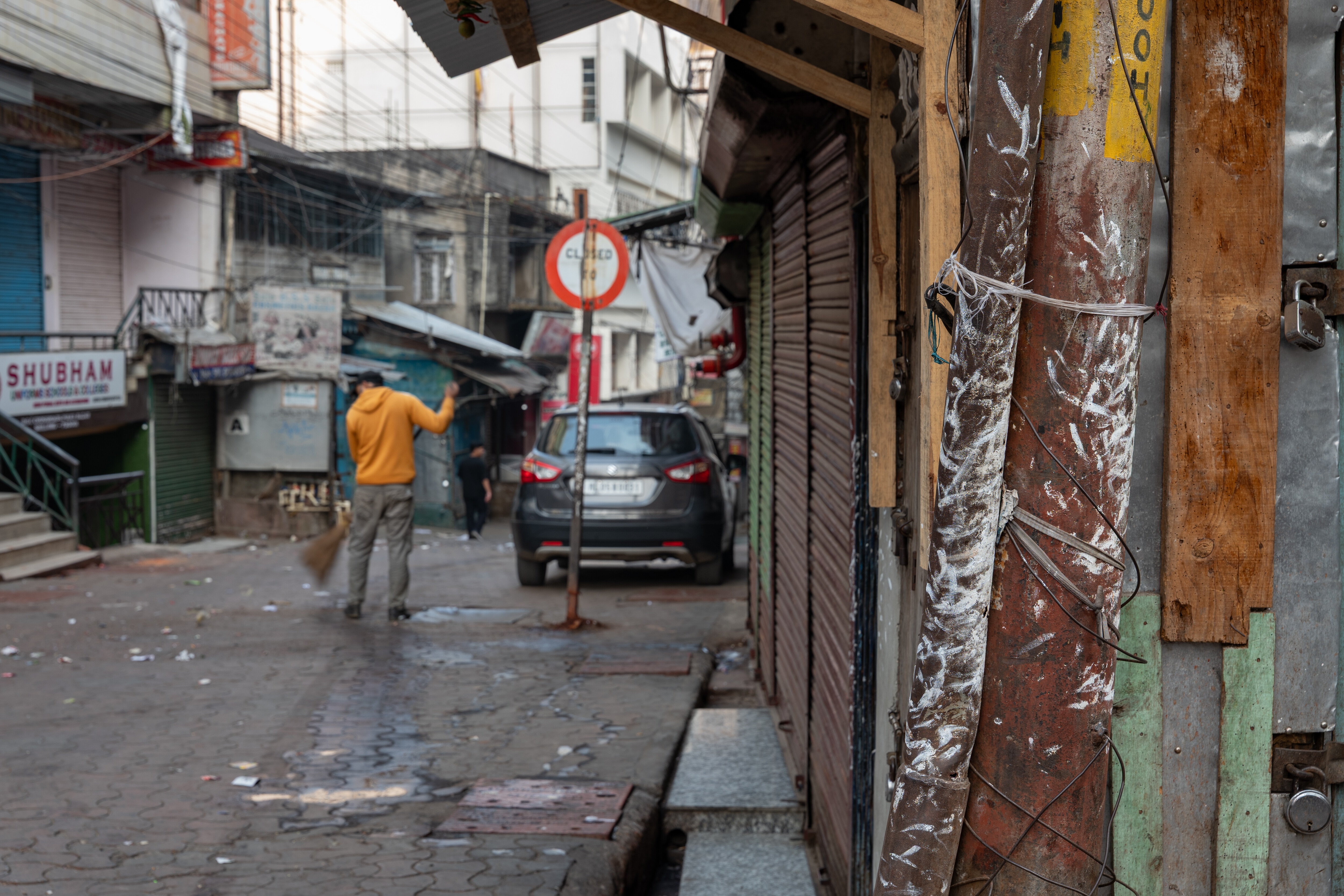 Slaked lime on a roadside pole in Shillong, commonly used in kwai, a chewing habit linked to oral cancer.
