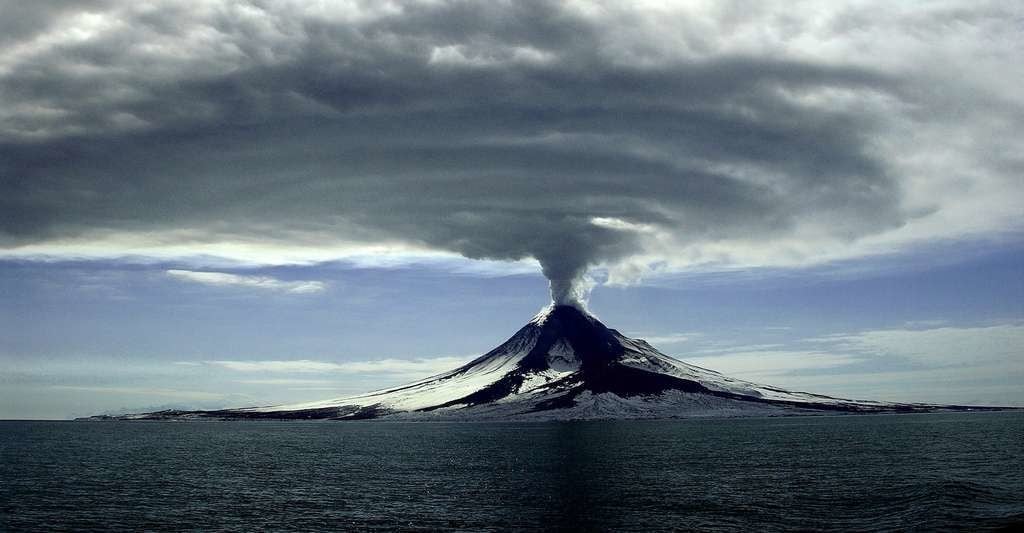 Alors que les géologues de l’université de Californie, à Santa Barbara présentent leurs résultats, une autre étude affirme au contraire que le climat mondial est placé sous l’influence de l’activité volcanique.