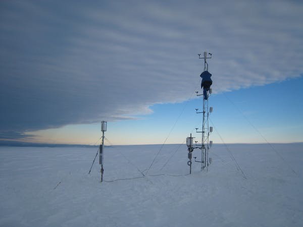 Les mesures de terrain sont très éparses sur le continent antarctique.