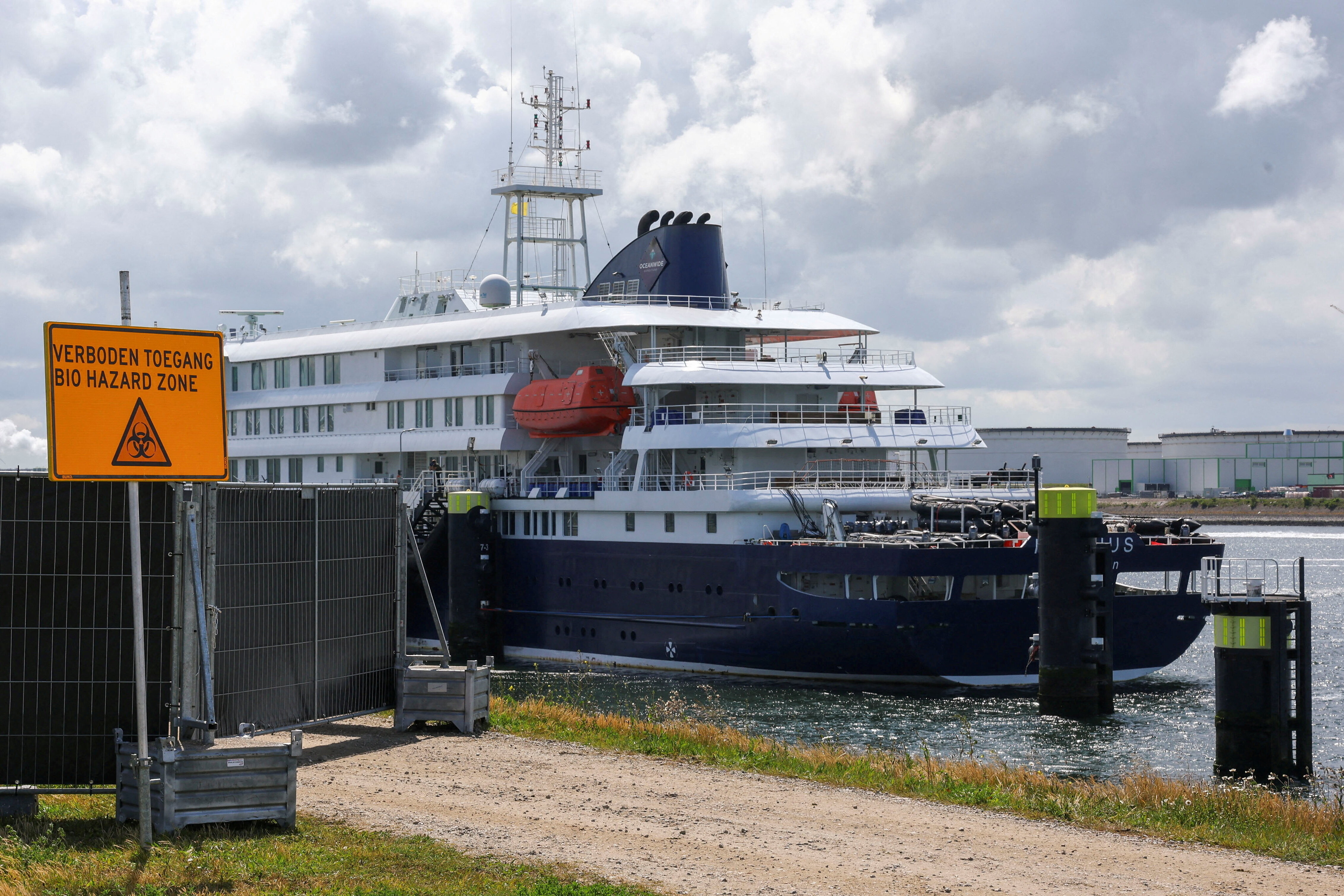 MV Hondius, which had an outbreak of hantavirus, docks in Rotterdam.