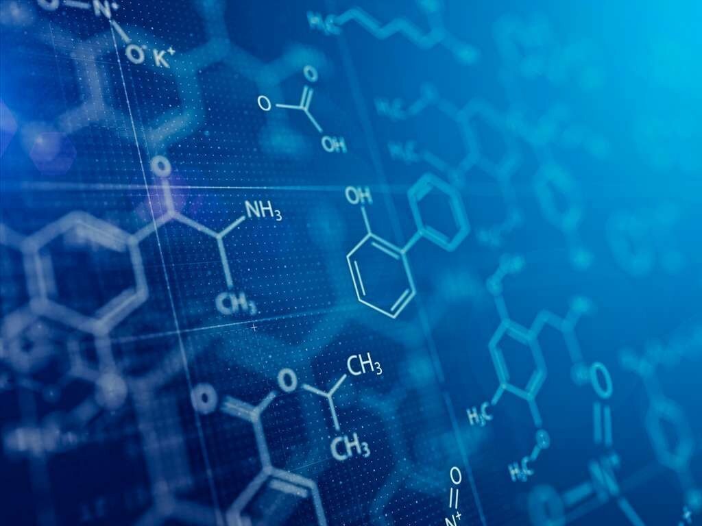 Les algorithmes passent au crible des milliards de molécules potentielles, générant des économies d’argent et de temps considérables pour la mise au point des médicaments.