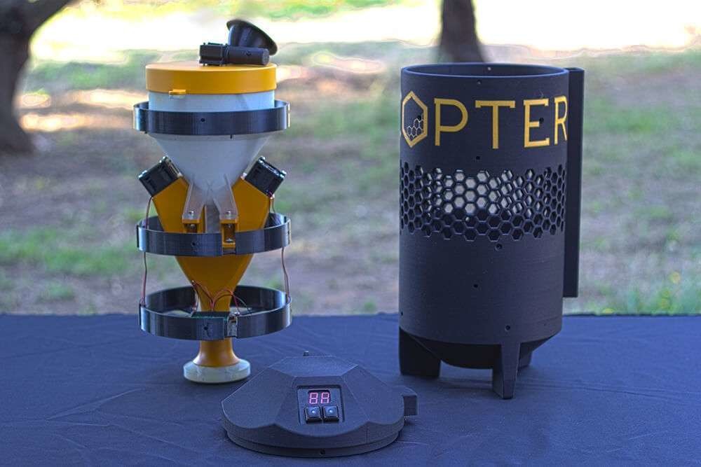 La start-up américaine Dronecopter a déposé un brevet pour son pulvérisateur de pollen. Il permet de doser la quantité de pollen à pulvériser sur la canopée.