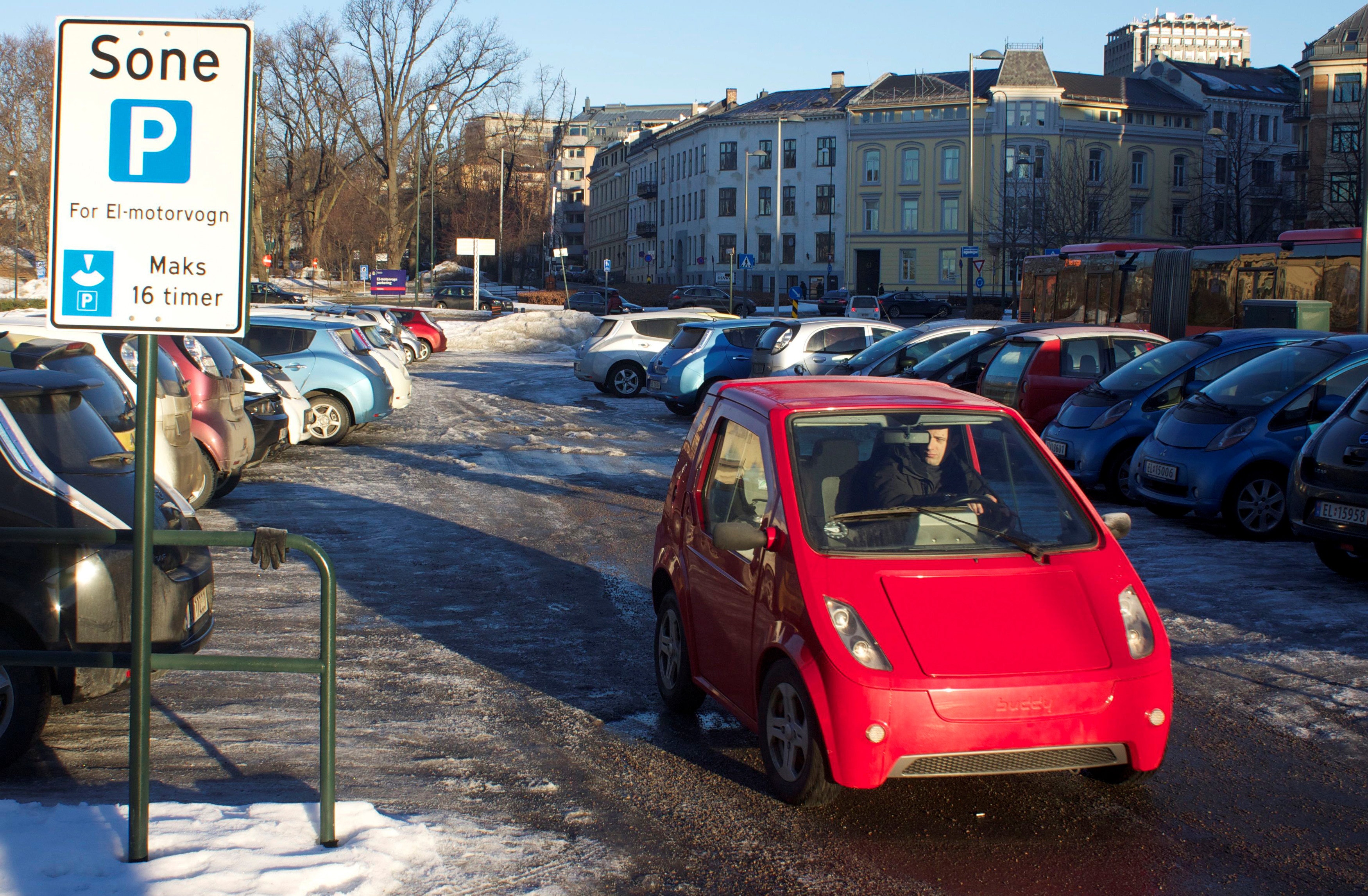 A driver leaves a free car park reserved for electric vehicles in Oslo, Norway, February 25, 2013.       