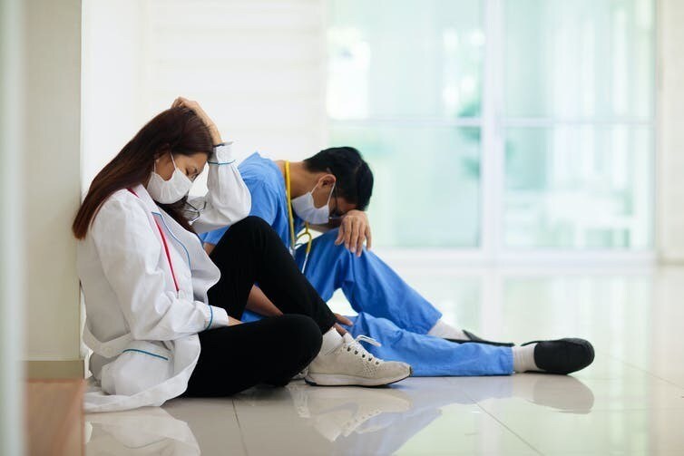 Les travailleurs qui font des quart de nuit, comme les infirmiers et infirmières, sont plus susceptibles de souffrir de troubles du sommeil.