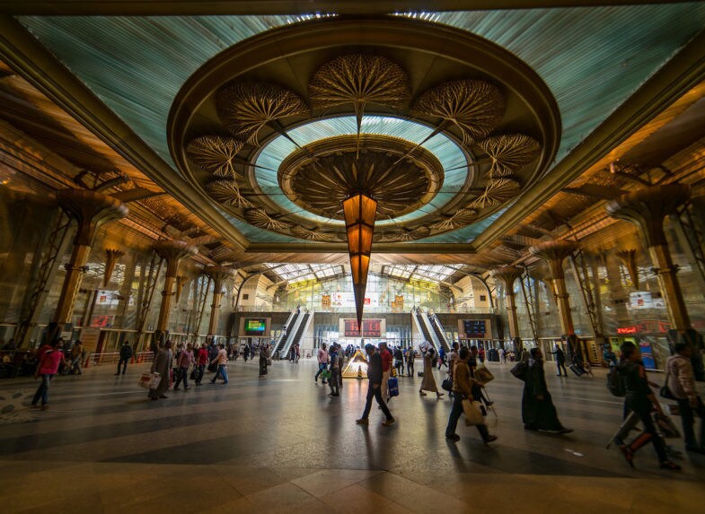 L'intérieur de la gare Ramsès du Caire (Egypte).