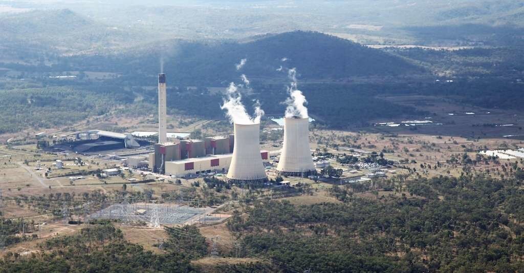 Les cheminées des centrales à charbon émettent des particules ultrafines à quelque 200 ou 300 mètres de hauteur. Elles sont ensuite répandues sur plusieurs centaines de kilomètres à la ronde, en fonction des conditions météorologiques. Ici, une vue de la centrale thermique de Stanwell (Australie) depuis l’avion de recherche utilisé par les chercheurs pour mener à bien leurs travaux.