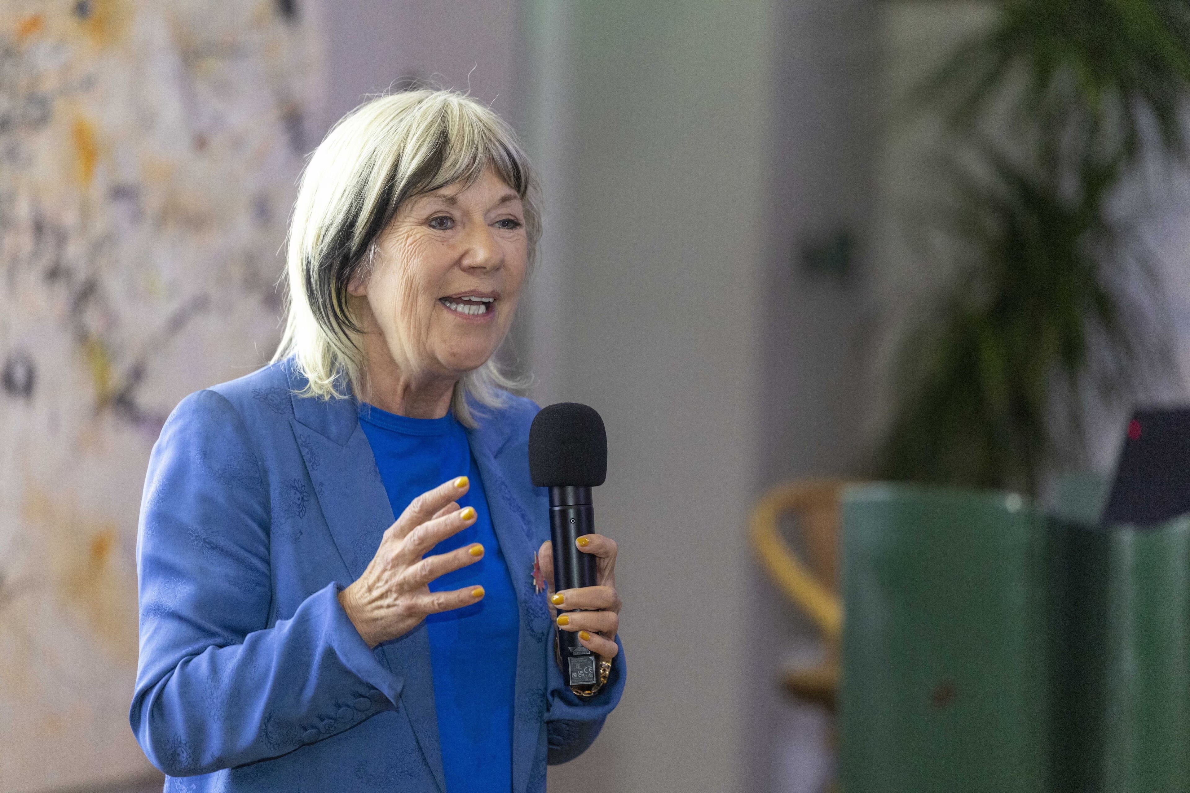 Jude Kelly CBE, fundadora y directora ejecutiva de la WOW Foundation, durante la sesión “Diseñando el futuro” de la Mesa Cultural en la Industry Strategy Meeting 2025 en Londres, Reino Unido.