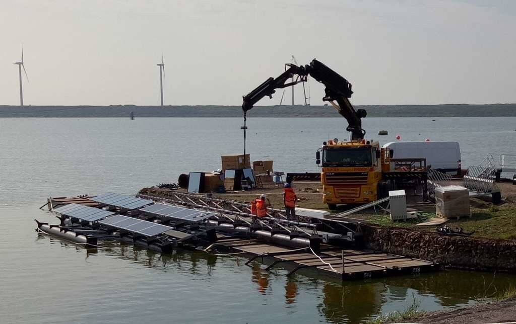 Les îlots de 150 mètres de diamètre sont assemblés à terre et mis à l’eau une fois terminés.