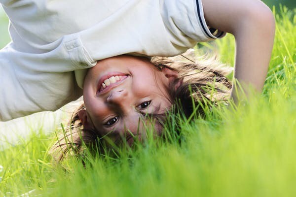 Les enfants ont besoin de temps, d'espace et de liberté pour jouer dehors.