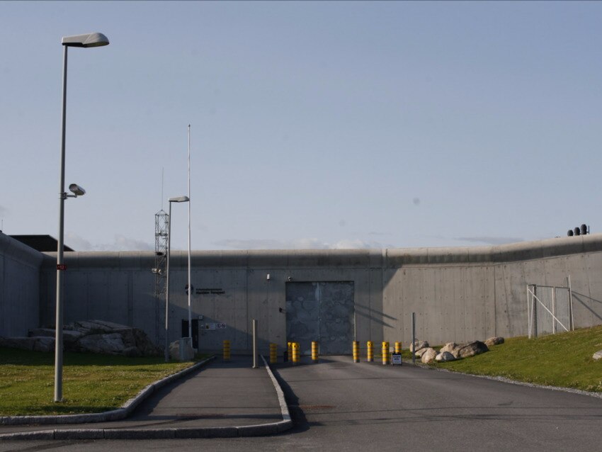 Photos of maximumsecurity prisons in Norway and the US reveal the