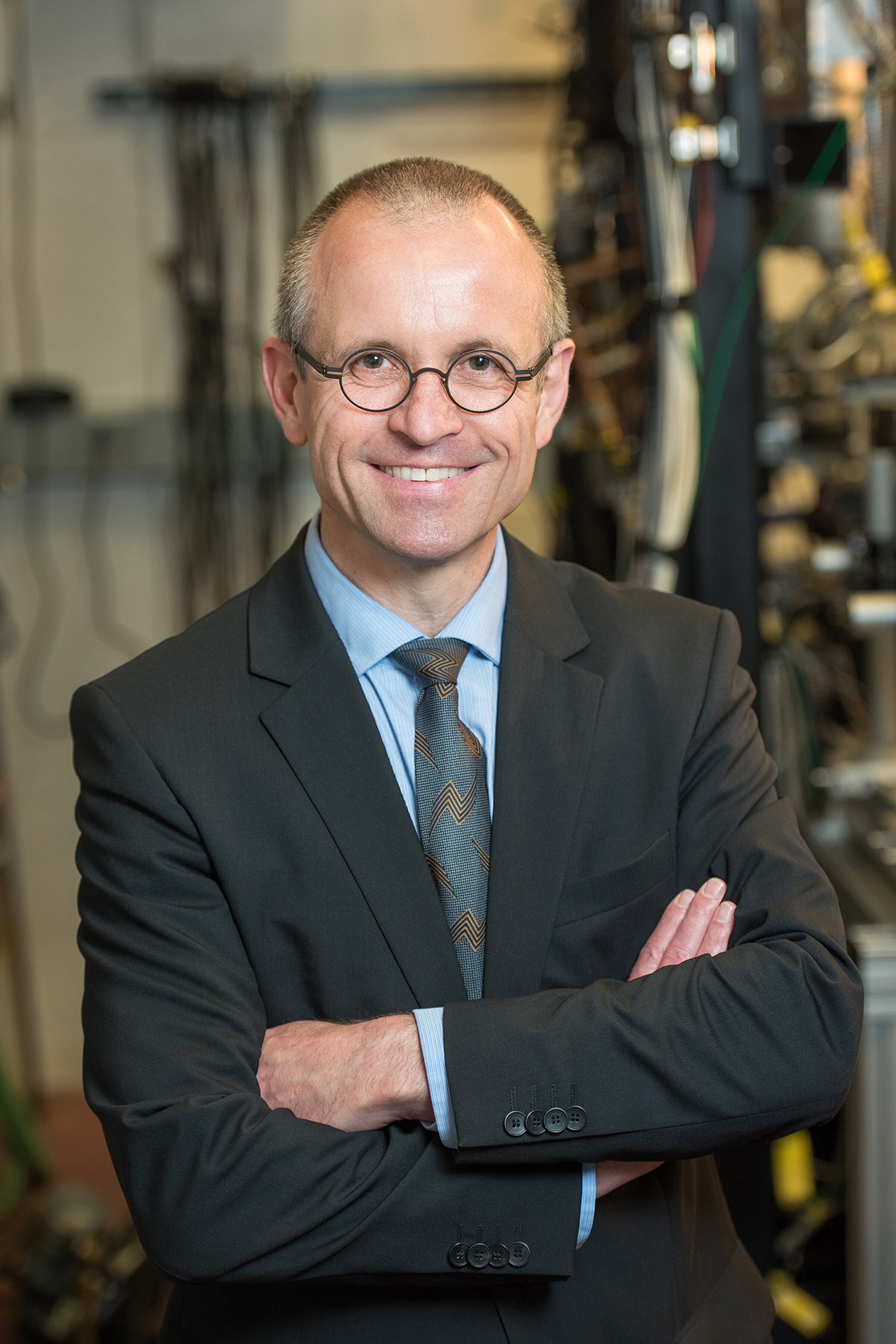 5/8/15 Environmental portrait at WE Lay Automotive Lab.