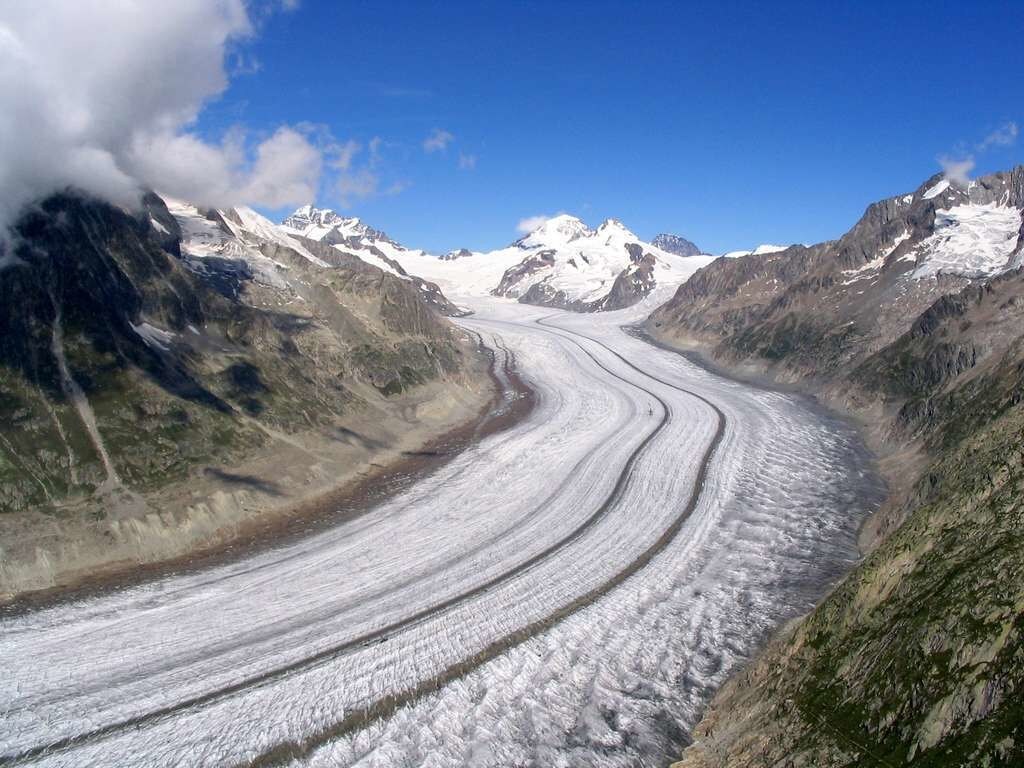 Partie médiane du glacier avec au fond, la Konkordiaplatz.
