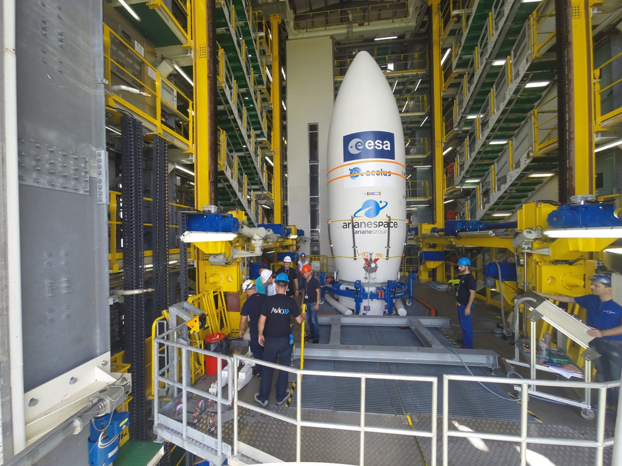 Le satellite Aeolus à bord d'une fusée Vega.