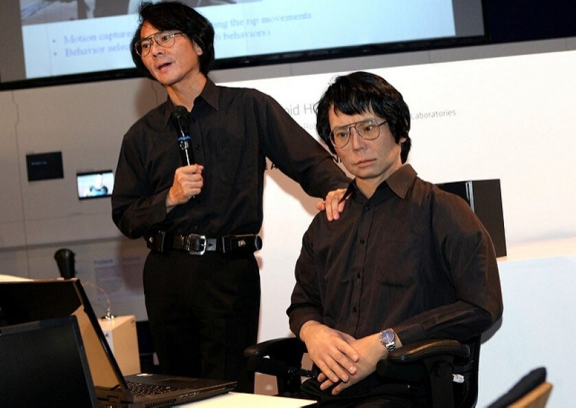 Hirsoshi Ishiguro et son double robotique