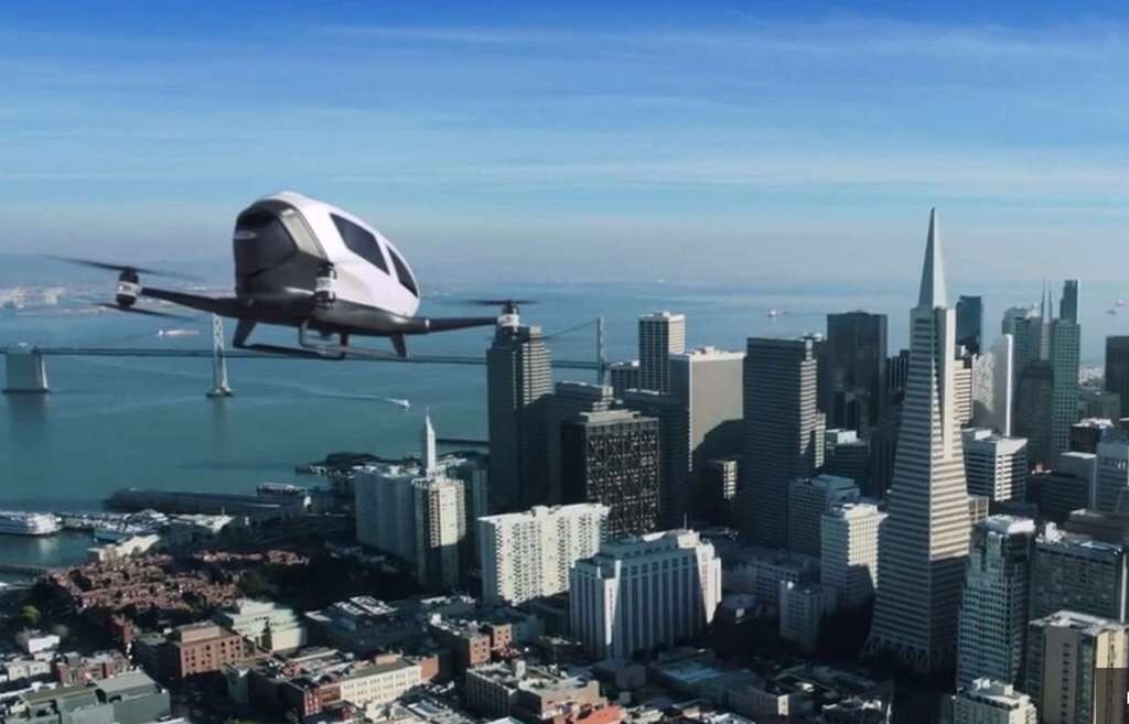 Non content de bouleverser le transport terrestre avec son service de VTC, Uber pense pouvoir appliquer son modèle dans les airs, en utilisant des drones autonomes. Alors, bientôt des taxis volants ?