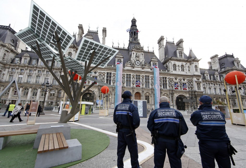 Paris city hall security employees patrol at the exhibition "Paris de L'Avenir", a showcase for tangible climate solutions in the context of the COP21 World Climate Summit, in front of Paris city hall, France, November 30, 2015, as the World Climate Change Conference 2015 (COP21) started today in Le Bourget.  REUTERS/Eric Gaillard - RTX1WIUX