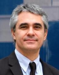 斯特凡诺·斯卡佩塔是设于巴黎的经济合作与发展组织（OECD）就业、劳工与社会事务局（DELSA）副主任。